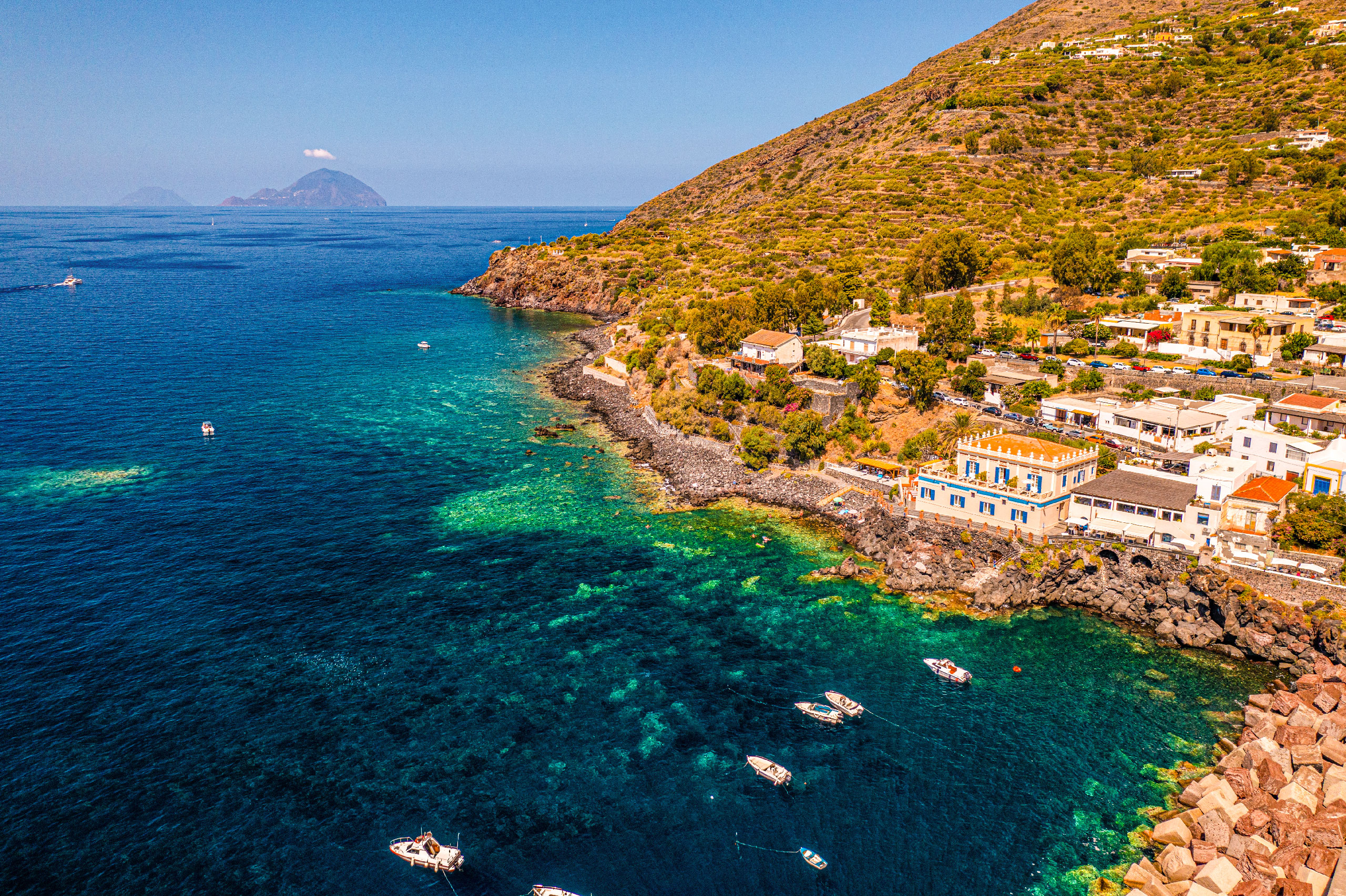 La baia di Rinella a Salina